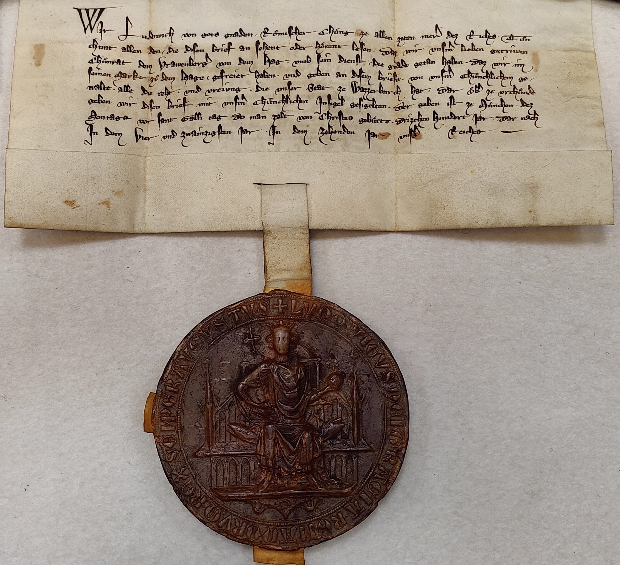 Diese Urkunde von 1324, die Ludwig der Bayer Konrad von Fraunberg verlieh, freite den Markt in Haag.