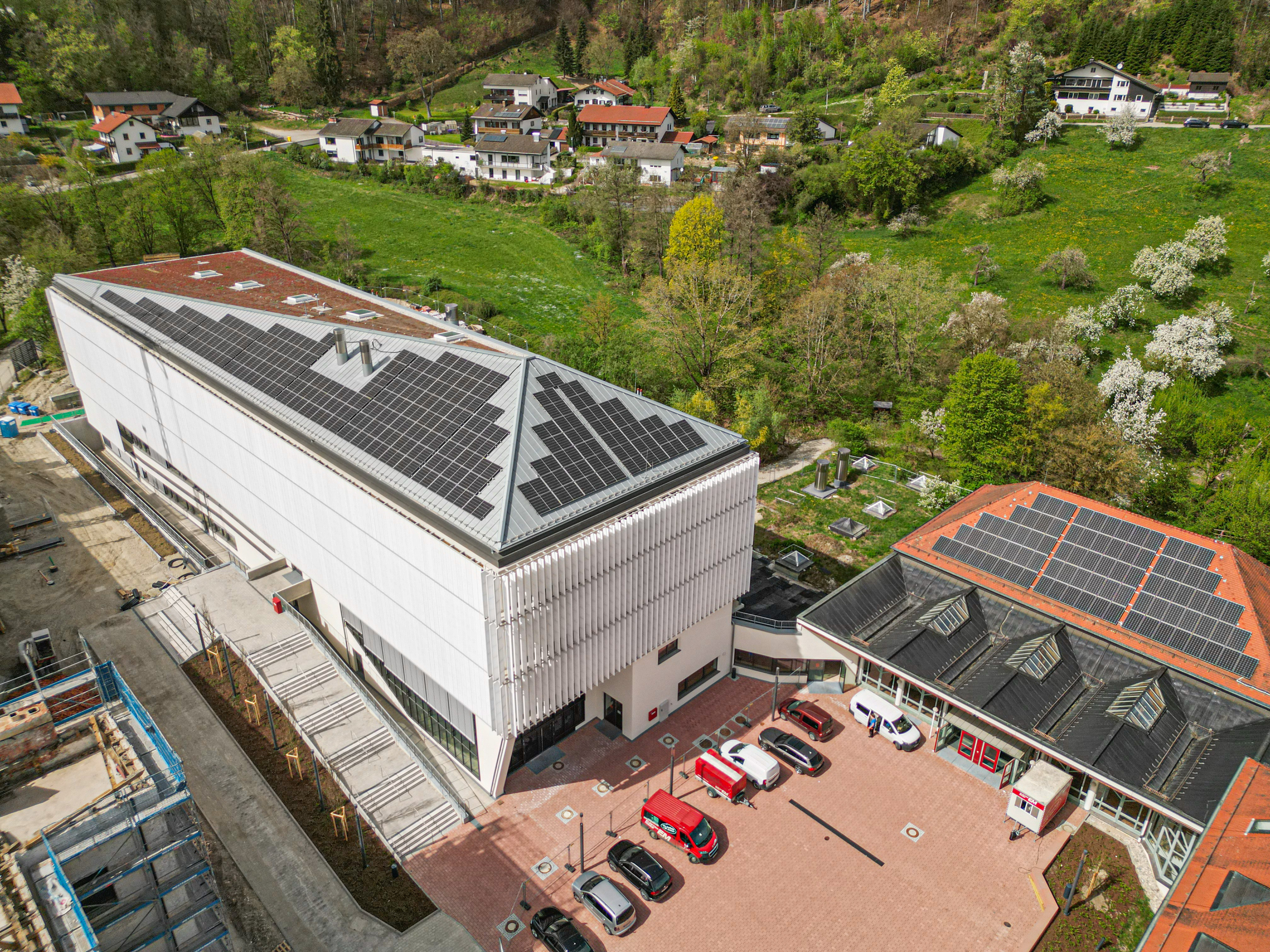 Drohnenaufhahme Gymnasium Gars im April 2024
