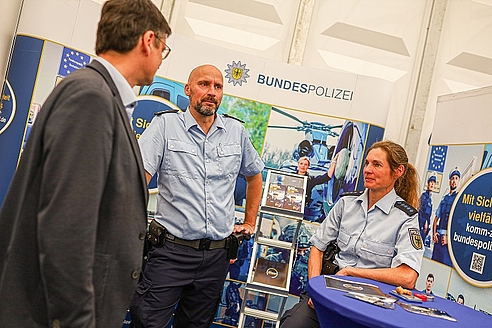 Bilder aus dem Messezelt