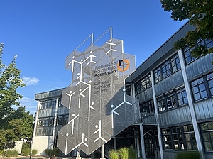 Campus Mühldorf am Inn mit neuer Fassade. 