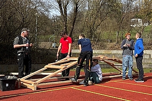 Deutsch-Tschechischer Austausch: Konstruktion eines Prototyps für eine Brücke mit Spagetti