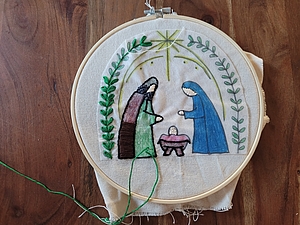 Gesticktes, weihnachtliches Motiv einer Krippe