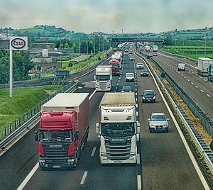 LKW-Verkehr auf Autobahn