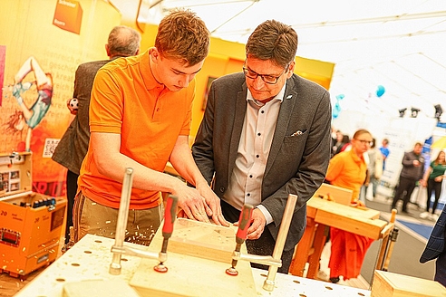Bilder aus dem Messezelt