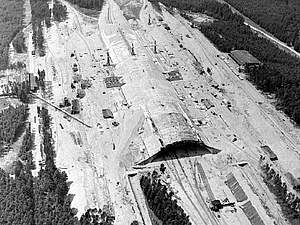 Die Bunkerbaustelle des KZ-Außenlagerkomplex Mühldorf aus der Vogelperspektive