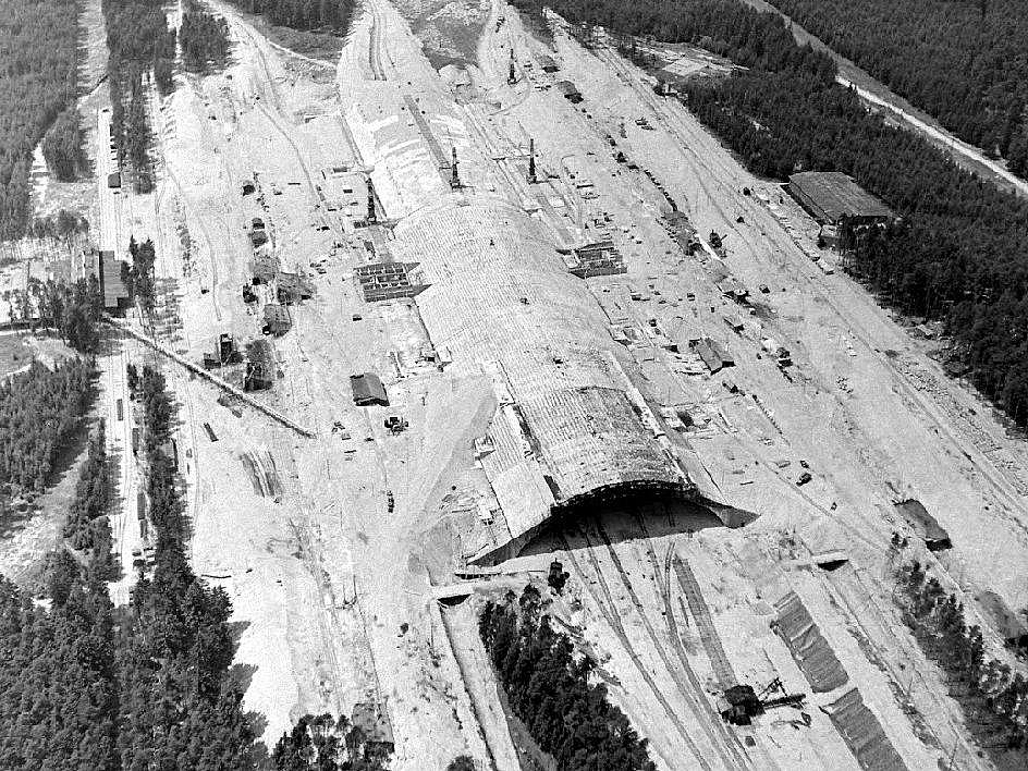 Die Bunkerbaustelle des KZ-Außenlagerkomplex Mühldorf aus der Vogelperspektive