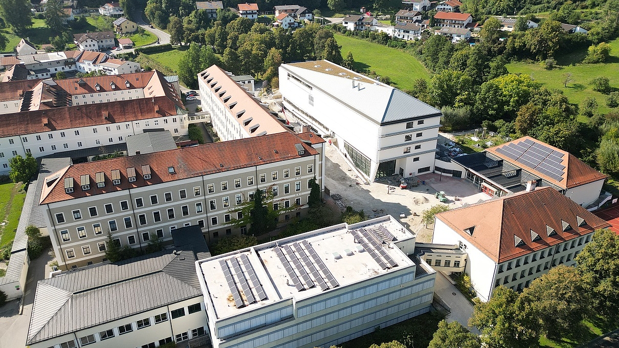 Gymnasium Gars von oben