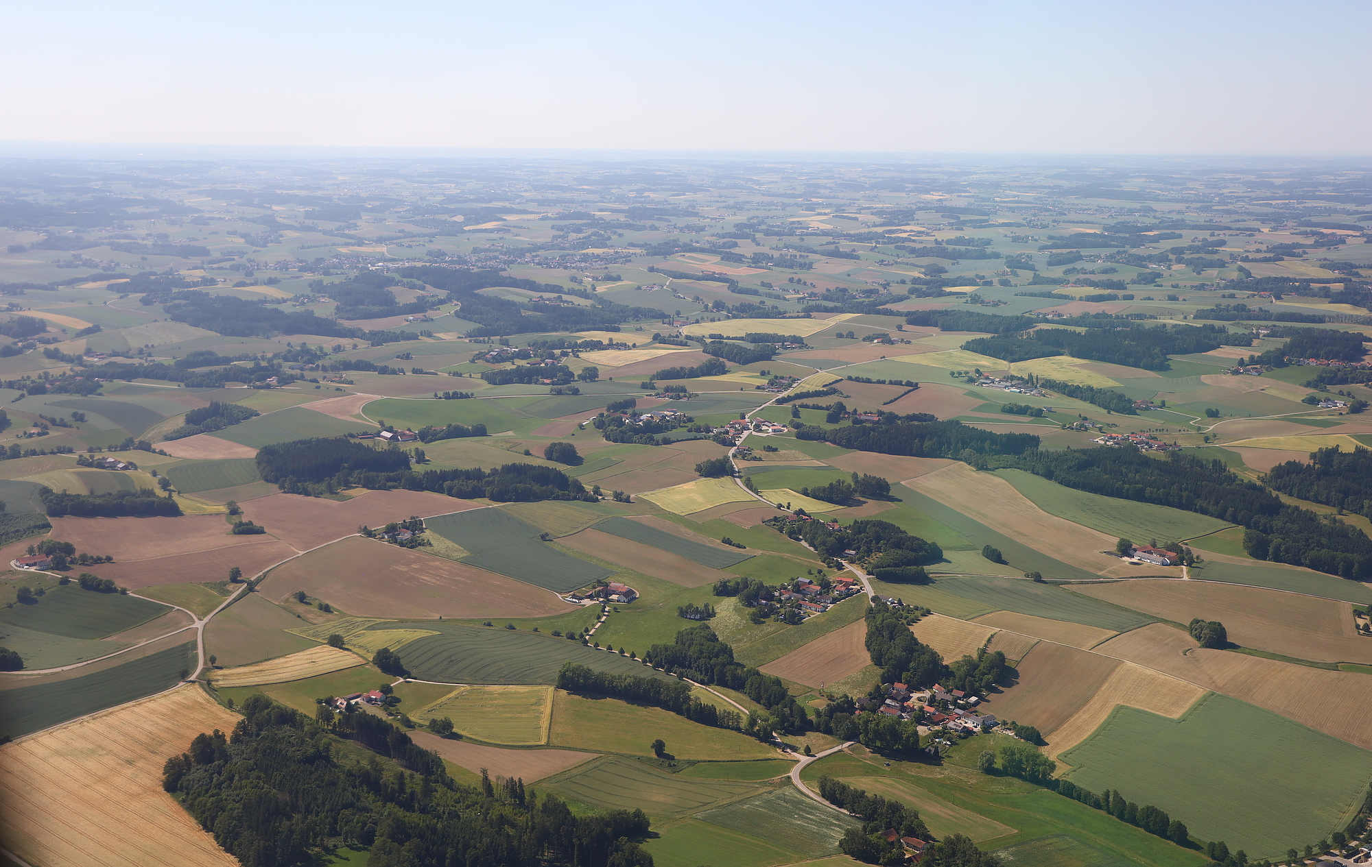 Landschaftsbild aus der Vogelperspektive fotografiert