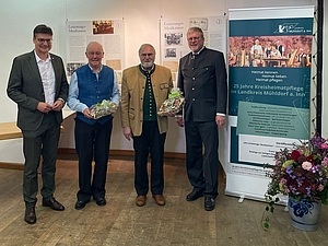 Feierliche Eröffnung der Ausstellung "25 Jahre Kreisheimatpflege im Landkreis Mühldorf a. Inn". Von links nach rechts: Landrat Max Heimerl, Kreisheimatpfleger Reinhard Albert, Kreisheimatpfleger Dr. Reinhard Baumgartner und Dr. Marcel Huber, Staatsminister a.D. 