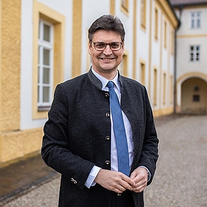 Das Bild zeigt Landrat Max Heimerl