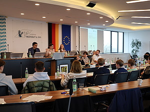 In der Kreistagssitzung diskutierten die Jugendlichen Themen wie wurden ein spezielles ÖPNV-Ticket für Jugendliche, die Nutzung von Wlan durch die Schülerinnen und Schüler auch in den Pausen sowie die Anschaffung einer Umweltstation für den Landkreis.