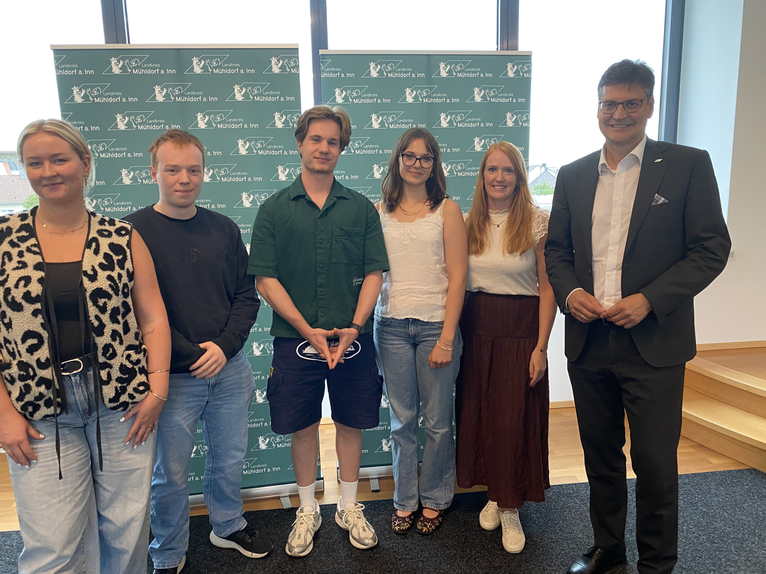 Gruppenbild JuPa mit Landrat Max Heimerl