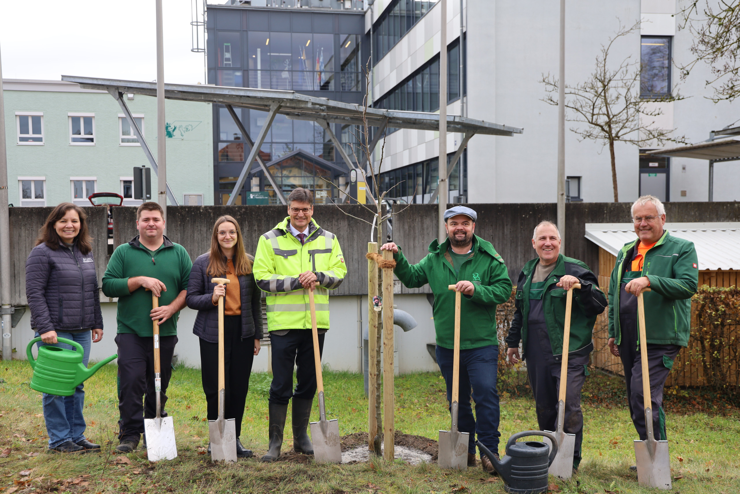 Baumpflanztag der Öko-Modellregion Mühldorfer Land mit Landrat Max Heimerl als Schirmherr 