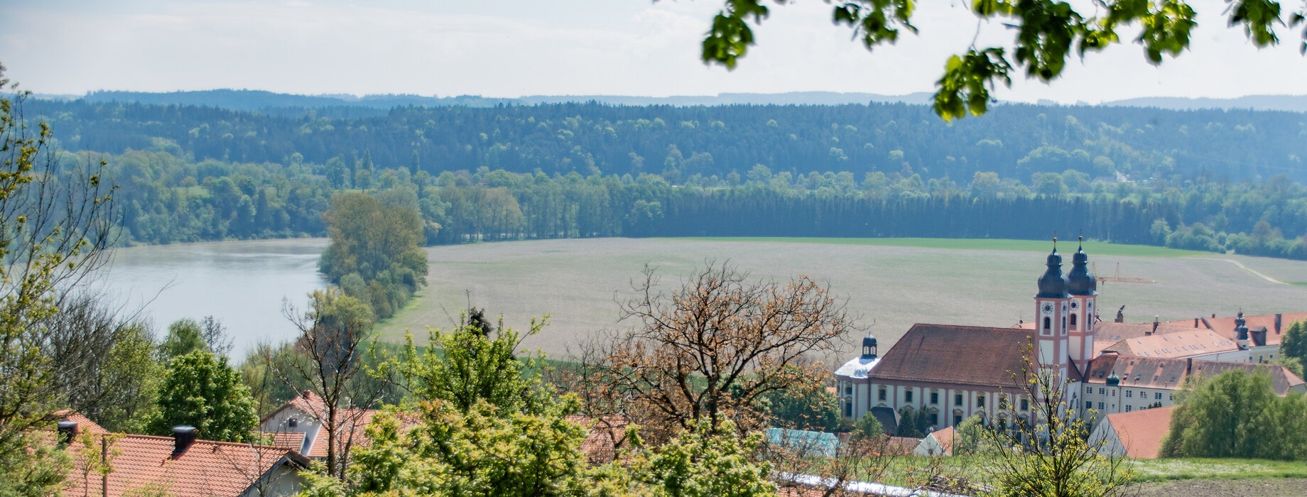 Aussicht über Kloster Au am Inn