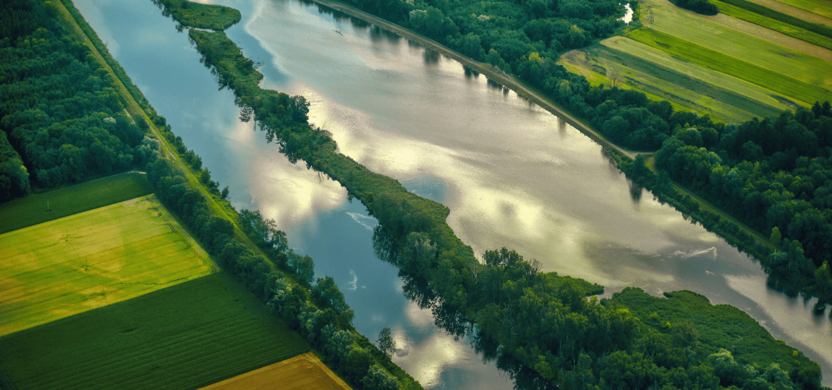 Landschaft mit Flüssen aus der Vogelperspektive