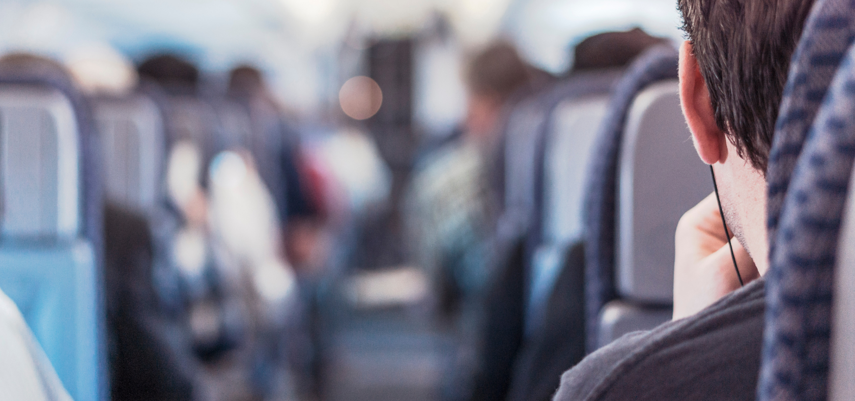 Personen sitzen in einem Bus