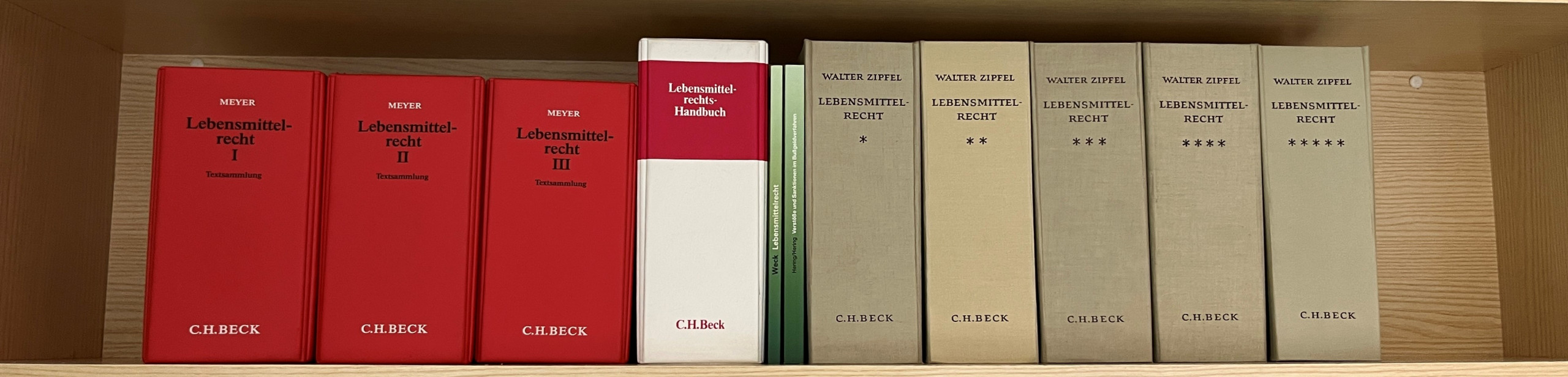 Das Bild zeigt die Gesetzsesammlung der Lebensmittelüberwachung.