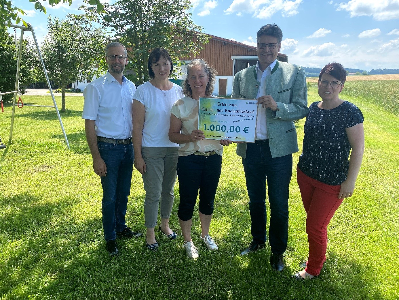 Veit Hartsperger (Geschäftsführer BBV-Kreisverband Mühldorf), Elisabeth Ober, Kreisbäuerin Heidi Schmidinger, Landrat Max Heimerl und Simone Hauner.