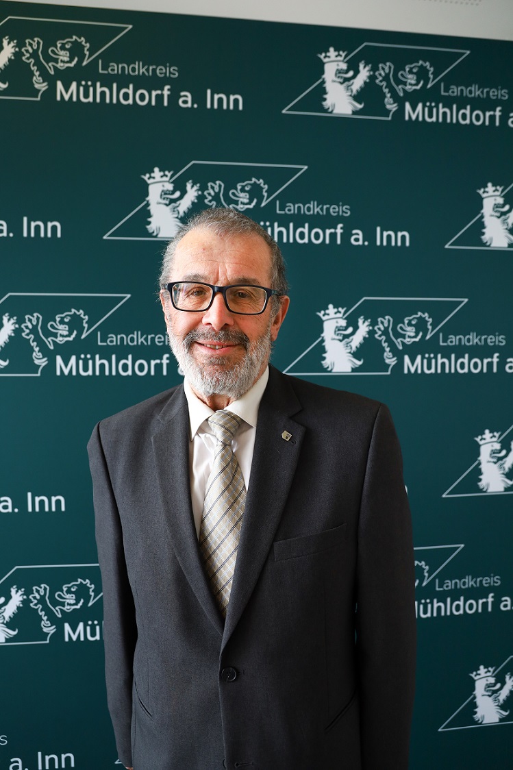 Das Bild zeigt den stellvertretenden Landrat Richard Fischer